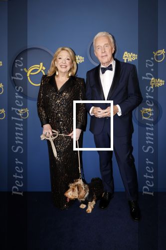 Amsterdam 17 oktober 2024
Het televizierring gala 2024  in carre . janny v d Heijden met hondje en Andre v Duin