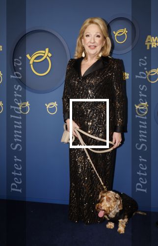 Amsterdam 17 oktober 2024
Het televizierring gala 2024  in carre .  Janny v d Heijden met hondje