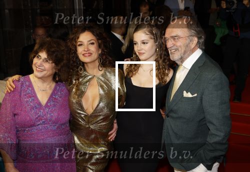 Amsterdam 14 oktober 2024
Premiere de Mannenmaker in Tuschinski met in de hoofdrollen oa Katja Schuurman Eva v d Wijdeven Leo Alkemade Georgina Verbaan Melissas Drost Huub Smit Yasmin Karssing en Rene Watzema . Katja Schuurman en dochter Sammie Romer en de ouders van Katja