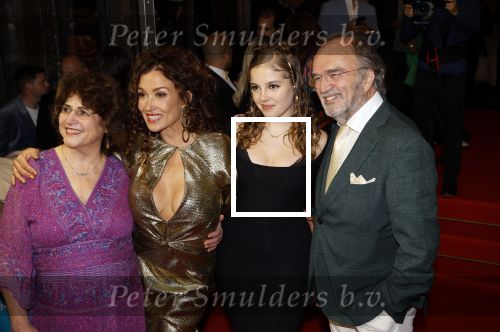Amsterdam 14 oktober 2024
Premiere de Mannenmaker in Tuschinski met in de hoofdrollen oa Katja Schuurman Eva v d Wijdeven Leo Alkemade Georgina Verbaan Melissas Drost Huub Smit Yasmin Karssing en Rene Watzema . Katja Schuurman en dochter Sammie Romer en de ouders van Katja