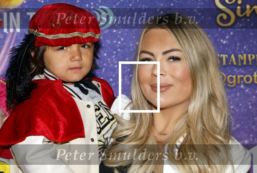 Amsterdam 19 oktober 2024
Premiere de grote Sinterklaasfilm in Tuschinski. Kelly Heruer met zoontje en vrienden