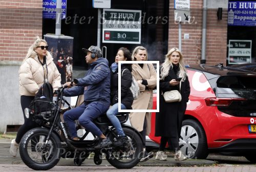 Amsterdam 12 oktober 2024
Kelly Heruer (achter kinderwagen) Steffy Heruer en Mandy Heruer in Amsterdam zuid