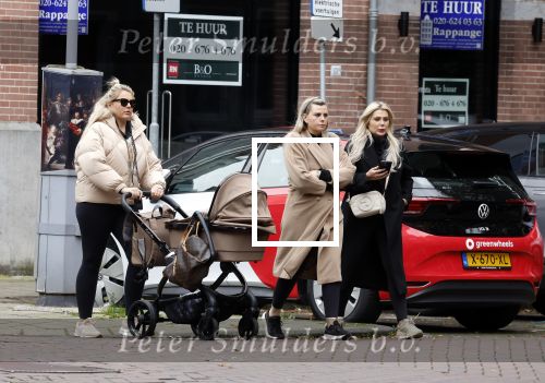 Amsterdam 12 oktober 2024
Kelly Heruer (achter kinderwagen) Steffy Heruer en Mandy Heruer in Amsterdam zuid