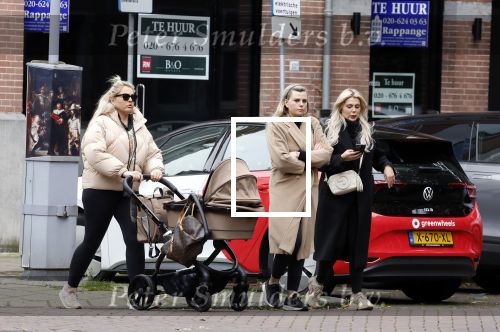 Amsterdam 12 oktober 2024
Kelly Heruer (achter kinderwagen) Steffy Heruer en Mandy Heruer in Amsterdam zuid