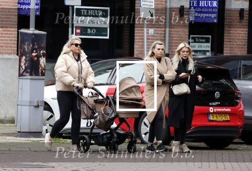 Amsterdam 12 oktober 2024
Kelly Heruer (achter kinderwagen) Steffy Heruer en Mandy Heruer in Amsterdam zuid