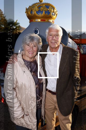 Hilversum 4 oktober 2024
Feestje Nicole des Bouvrie op de sterfdag van haar vader Jan des Bouvrie . Klaas Wiltink kwam met zijn vrouw