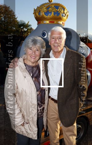 Hilversum 4 oktober 2024
Feestje Nicole des Bouvrie op de sterfdag van haar vader Jan des Bouvrie . Klaas Wiltink kwam met zijn vrouw