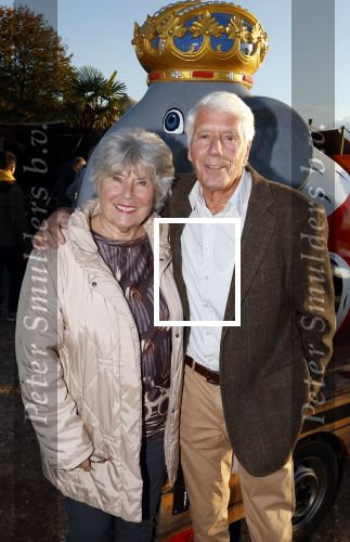 Hilversum 4 oktober 2024
Feestje Nicole des Bouvrie op de sterfdag van haar vader Jan des Bouvrie . Klaas Wiltink kwam met zijn vrouw