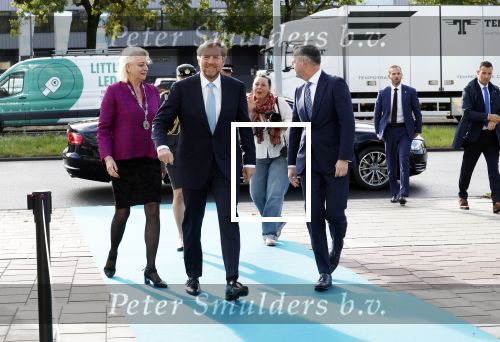 Amsterdam 10 oktober 2024
Koning Willem Alexander opent het HQ van DPG Media / Mediavaert . Aanwezig namend de GPD Christian v Thillo ( Executive Chairman van DPG Media ) en Erik Roddenhof (CEO DPG Media ).