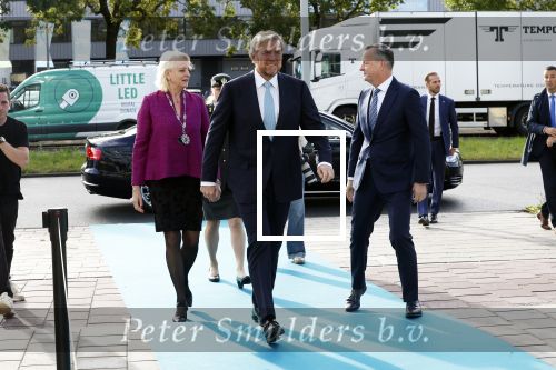 Amsterdam 10 oktober 2024
Koning Willem Alexander opent het HQ van DPG Media / Mediavaert . Aanwezig namend de GPD Christian v Thillo ( Executive Chairman van DPG Media ) en Erik Roddenhof (CEO DPG Media ).