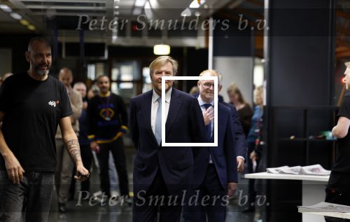 Amsterdam 10 oktober 2024
Koning Willem Alexander opent het HQ van DPG Media / Mediavaert . Aanwezig namend de GPD Christian v Thillo ( Executive Chairman van DPG Media ) en Erik Roddenhof (CEO DPG Media ).