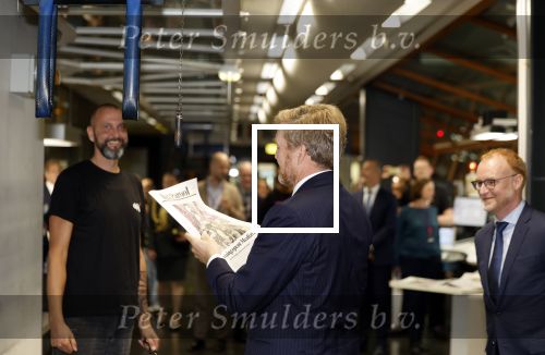Amsterdam 10 oktober 2024
Koning Willem Alexander opent het HQ van DPG Media / Mediavaert . Aanwezig namend de GPD Christian v Thillo ( Executive Chairman van DPG Media ) en Erik Roddenhof (CEO DPG Media ).