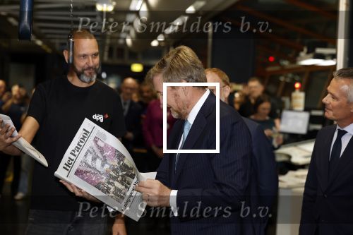 Amsterdam 10 oktober 2024
Koning Willem Alexander opent het HQ van DPG Media / Mediavaert . Aanwezig namend de GPD Christian v Thillo ( Executive Chairman van DPG Media ) en Erik Roddenhof (CEO DPG Media ).