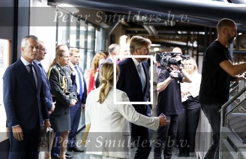Amsterdam 10 oktober 2024
Koning Willem Alexander opent het HQ van DPG Media / Mediavaert . Aanwezig namend de GPD Christian v Thillo ( Executive Chairman van DPG Media ) en Erik Roddenhof (CEO DPG Media ).