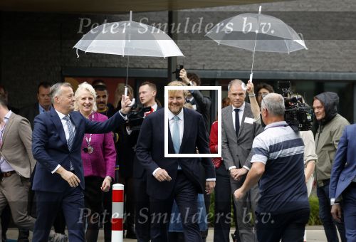 Amsterdam 10 oktober 2024
Koning Willem Alexander opent het HQ van DPG Media / Mediavaert . Aanwezig namend de GPD Christian v Thillo ( Executive Chairman van DPG Media ) en Erik Roddenhof (CEO DPG Media ).