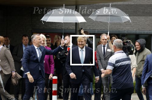 Amsterdam 10 oktober 2024
Koning Willem Alexander opent het HQ van DPG Media / Mediavaert . Aanwezig namend de GPD Christian v Thillo ( Executive Chairman van DPG Media ) en Erik Roddenhof (CEO DPG Media ).
