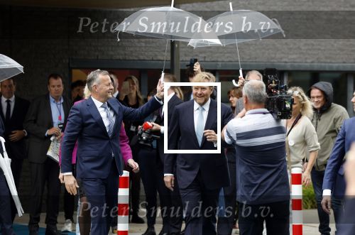 Amsterdam 10 oktober 2024
Koning Willem Alexander opent het HQ van DPG Media / Mediavaert . Aanwezig namend de GPD Christian v Thillo ( Executive Chairman van DPG Media ) en Erik Roddenhof (CEO DPG Media ).