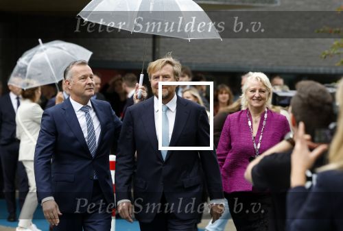 Amsterdam 10 oktober 2024
Koning Willem Alexander opent het HQ van DPG Media / Mediavaert . Aanwezig namend de GPD Christian v Thillo ( Executive Chairman van DPG Media ) en Erik Roddenhof (CEO DPG Media ).