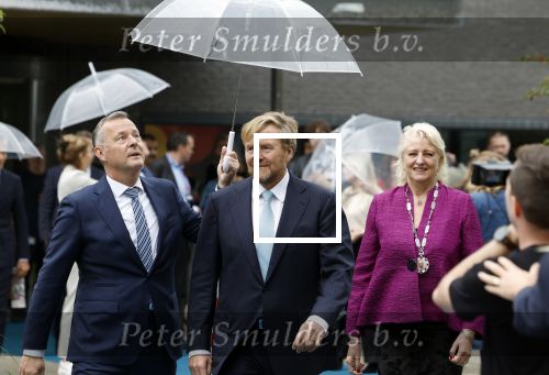 Amsterdam 10 oktober 2024
Koning Willem Alexander opent het HQ van DPG Media / Mediavaert . Aanwezig namend de GPD Christian v Thillo ( Executive Chairman van DPG Media ) en Erik Roddenhof (CEO DPG Media ).