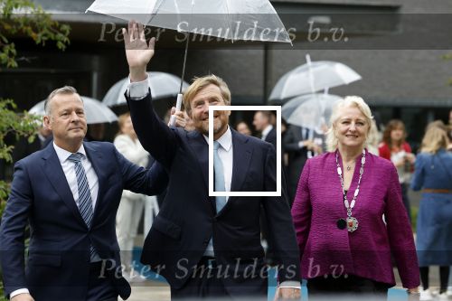 Amsterdam 10 oktober 2024
Koning Willem Alexander opent het HQ van DPG Media / Mediavaert . Aanwezig namend de GPD Christian v Thillo ( Executive Chairman van DPG Media ) en Erik Roddenhof (CEO DPG Media ).