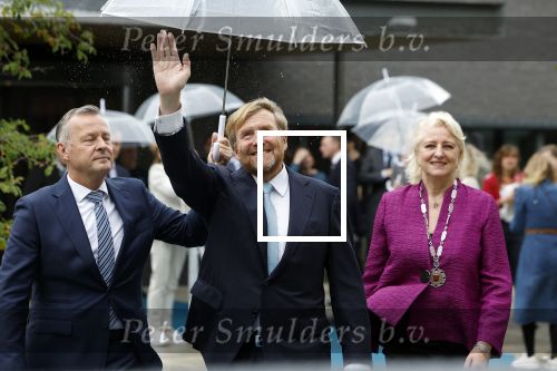 Amsterdam 10 oktober 2024
Koning Willem Alexander opent het HQ van DPG Media / Mediavaert . Aanwezig namend de GPD Christian v Thillo ( Executive Chairman van DPG Media ) en Erik Roddenhof (CEO DPG Media ).