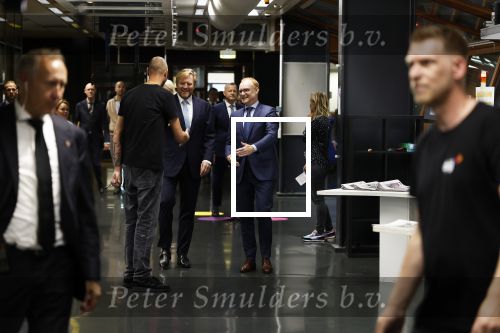 Amsterdam 10 oktober 2024
Koning Willem Alexander opent het HQ van DPG Media / Mediavaert . Aanwezig namend de GPD Christian v Thillo ( Executive Chairman van DPG Media ) en Erik Roddenhof (CEO DPG Media ).