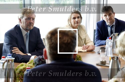 Amsterdam 10 oktober 2024
Koning Willem Alexander opent het HQ van DPG Media / Mediavaert . Aanwezig namend de GPD Christian v Thillo ( Executive Chairman van DPG Media ) en Erik Roddenhof (CEO DPG Media ).