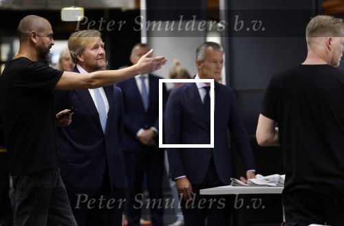 Amsterdam 10 oktober 2024
Koning Willem Alexander opent het HQ van DPG Media / Mediavaert . Aanwezig namend de GPD Christian v Thillo ( Executive Chairman van DPG Media ) en Erik Roddenhof (CEO DPG Media ).