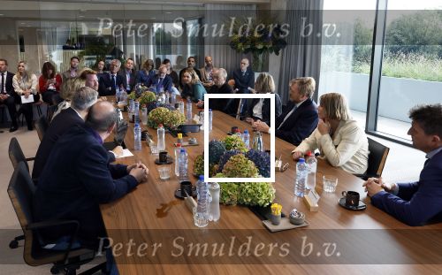 Amsterdam 10 oktober 2024
Koning Willem Alexander opent het HQ van DPG Media / Mediavaert . Aanwezig namend de GPD Christian v Thillo ( Executive Chairman van DPG Media ) en Erik Roddenhof (CEO DPG Media ).