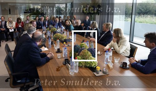Amsterdam 10 oktober 2024
Koning Willem Alexander opent het HQ van DPG Media / Mediavaert . Aanwezig namend de GPD Christian v Thillo ( Executive Chairman van DPG Media ) en Erik Roddenhof (CEO DPG Media ).