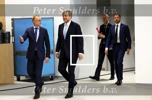Amsterdam 10 oktober 2024
Koning Willem Alexander opent het HQ van DPG Media / Mediavaert . Aanwezig namend de GPD Christian v Thillo ( Executive Chairman van DPG Media ) en Erik Roddenhof (CEO DPG Media ).