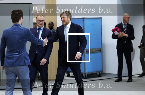 Amsterdam 10 oktober 2024
Koning Willem Alexander opent het HQ van DPG Media / Mediavaert . Aanwezig namend de GPD Christian v Thillo ( Executive Chairman van DPG Media ) en Erik Roddenhof (CEO DPG Media ).