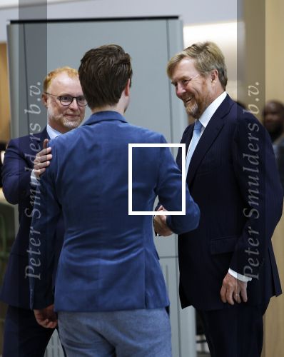 Amsterdam 10 oktober 2024
Koning Willem Alexander opent het HQ van DPG Media / Mediavaert . Aanwezig namend de GPD Christian v Thillo ( Executive Chairman van DPG Media ) en Erik Roddenhof (CEO DPG Media ).