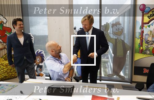 Amsterdam 10 oktober 2024
Koning Willem Alexander opent het HQ van DPG Media / Mediavaert . Aanwezig namend de GPD Christian v Thillo ( Executive Chairman van DPG Media ) en Erik Roddenhof (CEO DPG Media ). Koning Willem Alexander bezoekt ook Donald Duck en spreekt daar Ferdi Felderhof