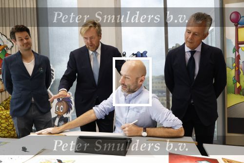 Amsterdam 10 oktober 2024
Koning Willem Alexander opent het HQ van DPG Media / Mediavaert . Aanwezig namend de GPD Christian v Thillo ( Executive Chairman van DPG Media ) en Erik Roddenhof (CEO DPG Media ). Koning Willem Alexander bezoekt ook Donald Duck en spreekt daar Ferdi Felderhof