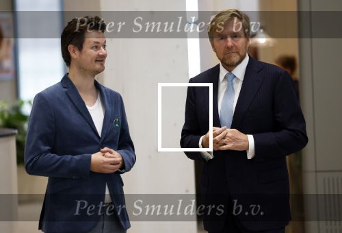 Amsterdam 10 oktober 2024
Koning Willem Alexander opent het HQ van DPG Media / Mediavaert . Aanwezig namend de GPD Christian v Thillo ( Executive Chairman van DPG Media ) en Erik Roddenhof (CEO DPG Media ). Koning Willem Alexander bezoekt ook Donald Duck en spreekt daar Ferdi Felderhof