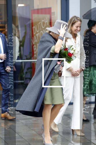 Amsterdam 1 oktober 2024
Koningin Maxima arriveert in haar Audi A8 bij de nationale Ballet acadamy ..De koningin opent het nieuwe gebouw van de internationale opleiding op het gebied van klassieke academische dans