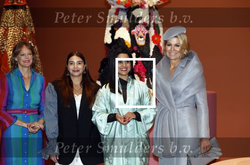 Utrecht 2 oktober 2024
Koningin Maxima opent de Moda in Utrecht. Ninke Bloemberg (co-curator MOá¸ŒA en conservator mode Centraal Museum Utrecht), Yasmina Ajbilou (een van de ontwerpers) en Zineb Seghrouchni (co-curator MOá¸ŒA en oprichter DAR Cultural Agency) samen met Koningin MÃ¡xima