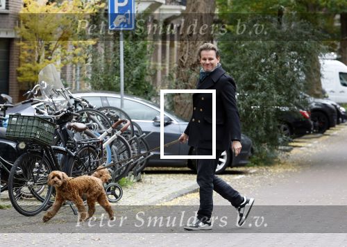 Amsterdam 10 oktober 2024
Leco v Zadelhoff met hondje  in Amsterdam zuid.