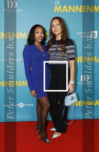Amsterdam 14 oktober 2024
Premiere de Mannenmaker in Tuschinski met in de hoofdrollen oa Katja Schuurman Eva v d Wijdeven Leo Alkemade Georgina Verbaan Melissas Drost Huub Smit Yasmin Karssing en Rene Watzema .  Lina Houtman en een vriendin