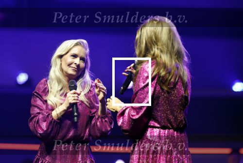 Rotterdam 18 oktober 2024
Frans Bauer treedt voor de 52e keer in ahoy op . Hij tradt oa samen op met zijn zoons Christiaan Frans jr en Jan . Ook Mariska Bauer trad op met Patty Brard . Verder aanwezig Lee Towers Billy Dans Django Wagner Chantal janzen Amar  en Sieneke. Ook de moeder van Frans en moeder van mariska waren aanwezig en zaten op de eerste rij .