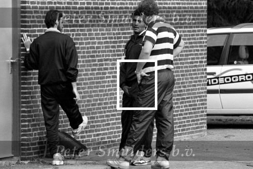 Eindhoven, 1990 Romario wordt ondersteund door monne de Wit en Mart v d Heuvel

PETER SMULDERS BV