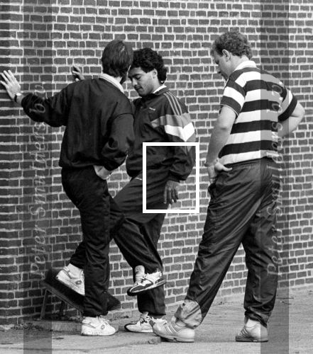 Eindhoven, 1990 Romario wordt ondersteund door monne de Wit en Mart v d Heuvel

PETER SMULDERS BV