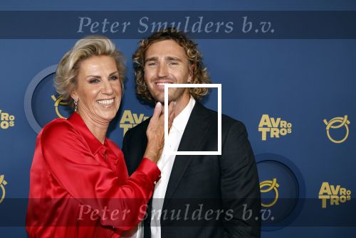 Amsterdam 17 oktober 2024
Het televizierring gala 2024  in carre . Mike Verkoelen en Els van B&B Vol Liefde