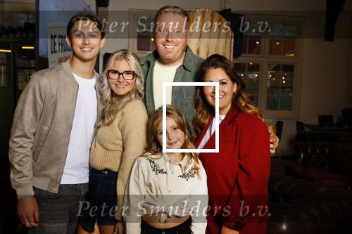 Amsterdam 21 oktober 2024
Presentatie nieuwe prograama de Frogers bij TLC. Aanwezig Natasja Froger Rene Froger Didier Froger met vriendin Sammy Verheij Maxim Froger en vriendin Ruby v Wanrooij . Ook aanwezig Danny Froger met vriendin Ann Dominique Wilten en Natascha Froger en partner Matthijs Timmermans .