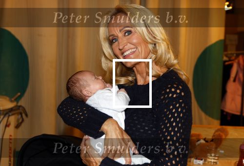 Amsterdam 21 oktober 2024
Presentatie nieuwe prograama de Frogers bij TLC. Aanwezig Natasja Froger Rene Froger Didier Froger met vriendin Sammy Verheij Maxim Froger en vriendin Ruby v Wanrooij . Ook aanwezig Danny Froger met vriendin Ann Dominique Wilten en Natascha Froger en partner Matthijs Timmermans .
