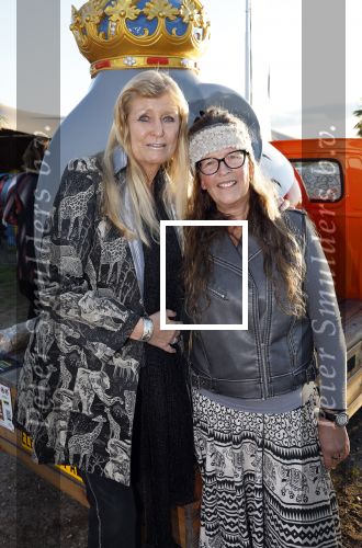 Hilversum 4 oktober 2024
Feestje Nicole des Bouvrie op de sterfdag van haar vader Jan des Bouvrie . Nicole des Bouvrie en Pammie Boltini