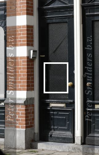 Amsterdam 8 oktober 2024
Het naambordje met daarop de namen van Noor de Groot haar ex man Sander Kleinenberg en hun kinderen is weg gehaald .