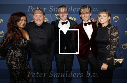 Amsterdam 17 oktober 2024
Het televizierring gala 2024  in carre . Oos Kesbeke met vrouw zoons en schoondochter