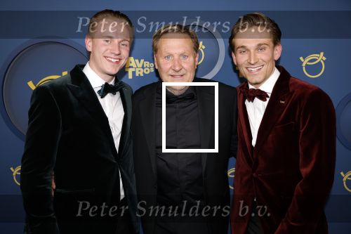Amsterdam 17 oktober 2024
Het televizierring gala 2024  in carre . Oos Kesbeke met vrouw zoons en schoondochter